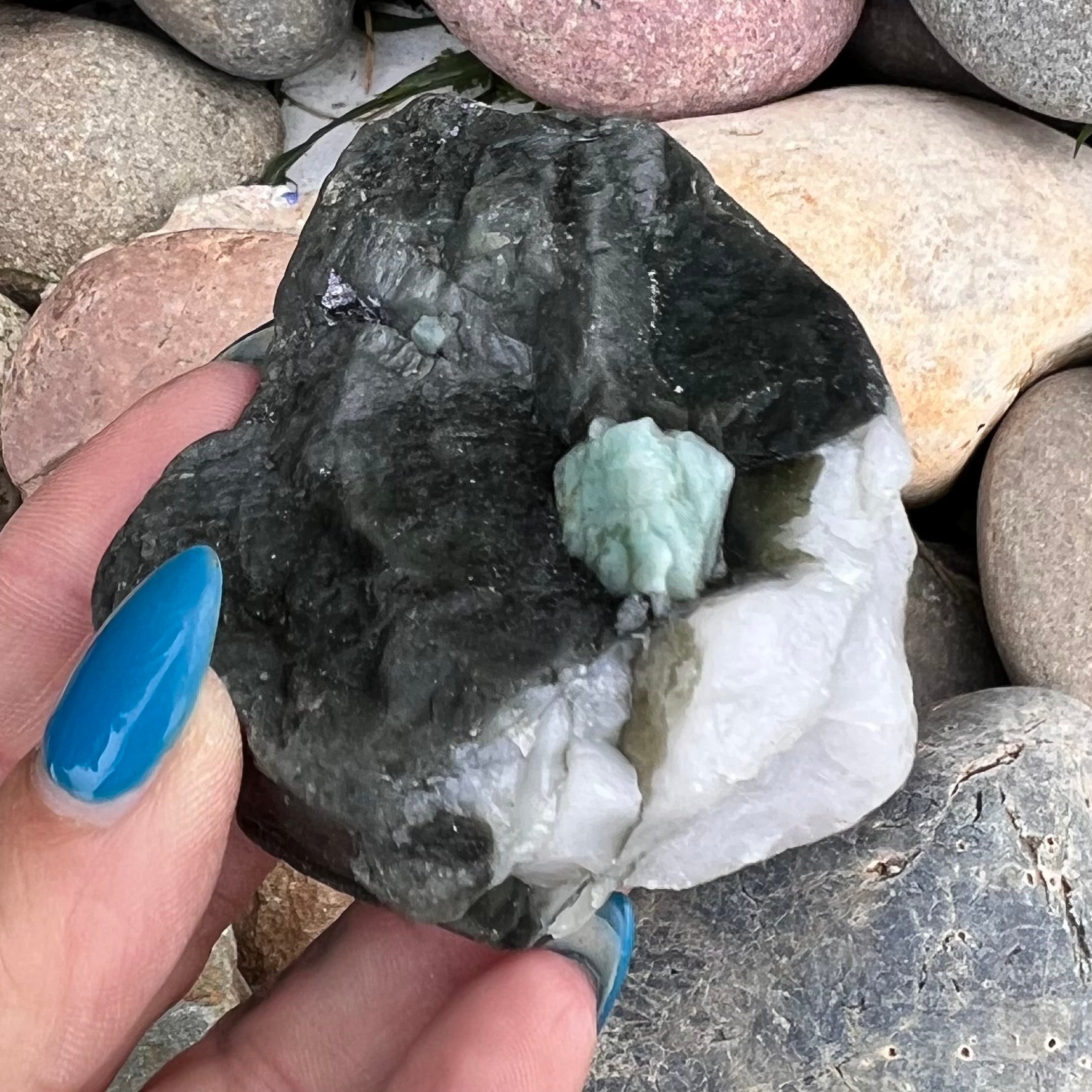 Raw Emerald on Matrix