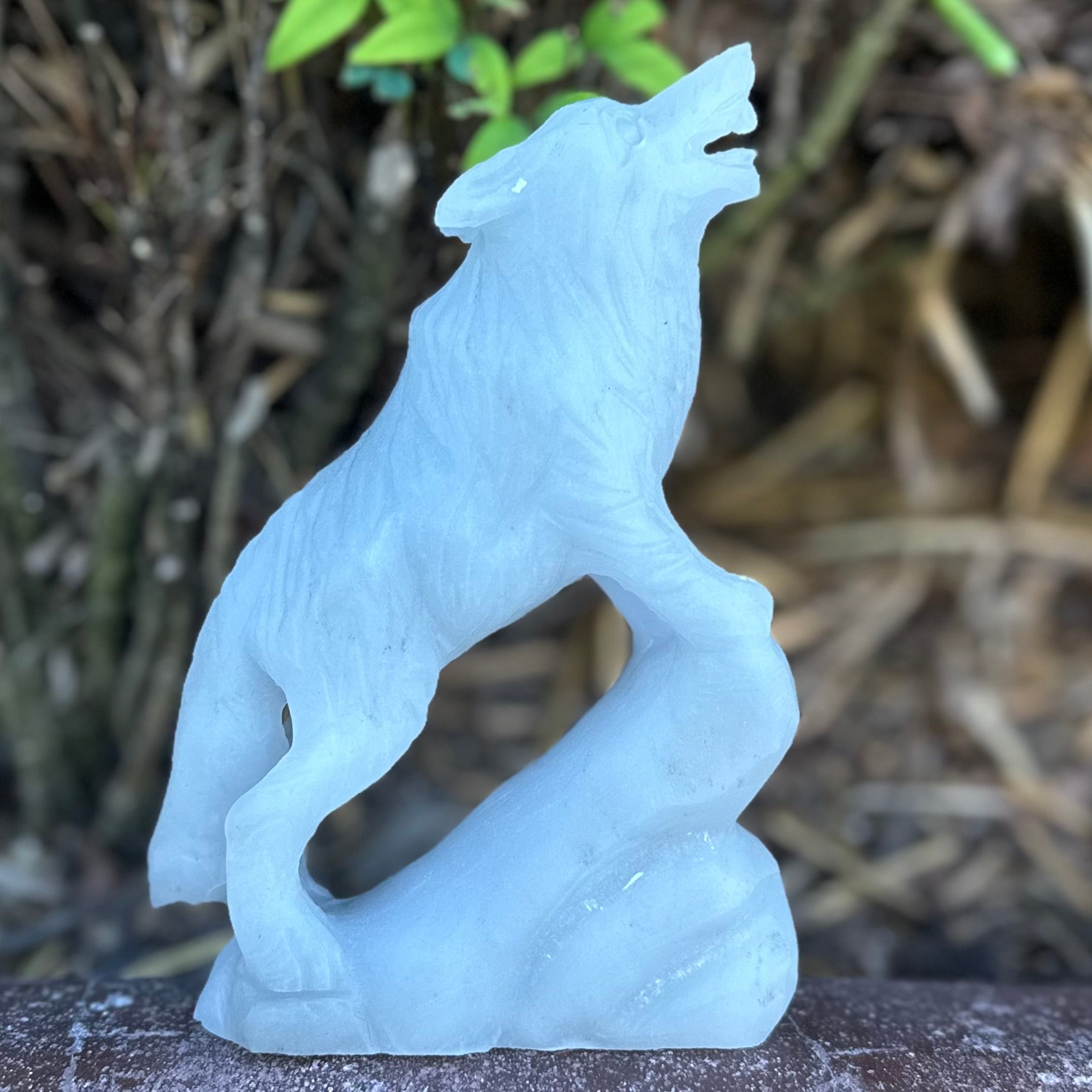 Agate ~ Howling Wolf Carving