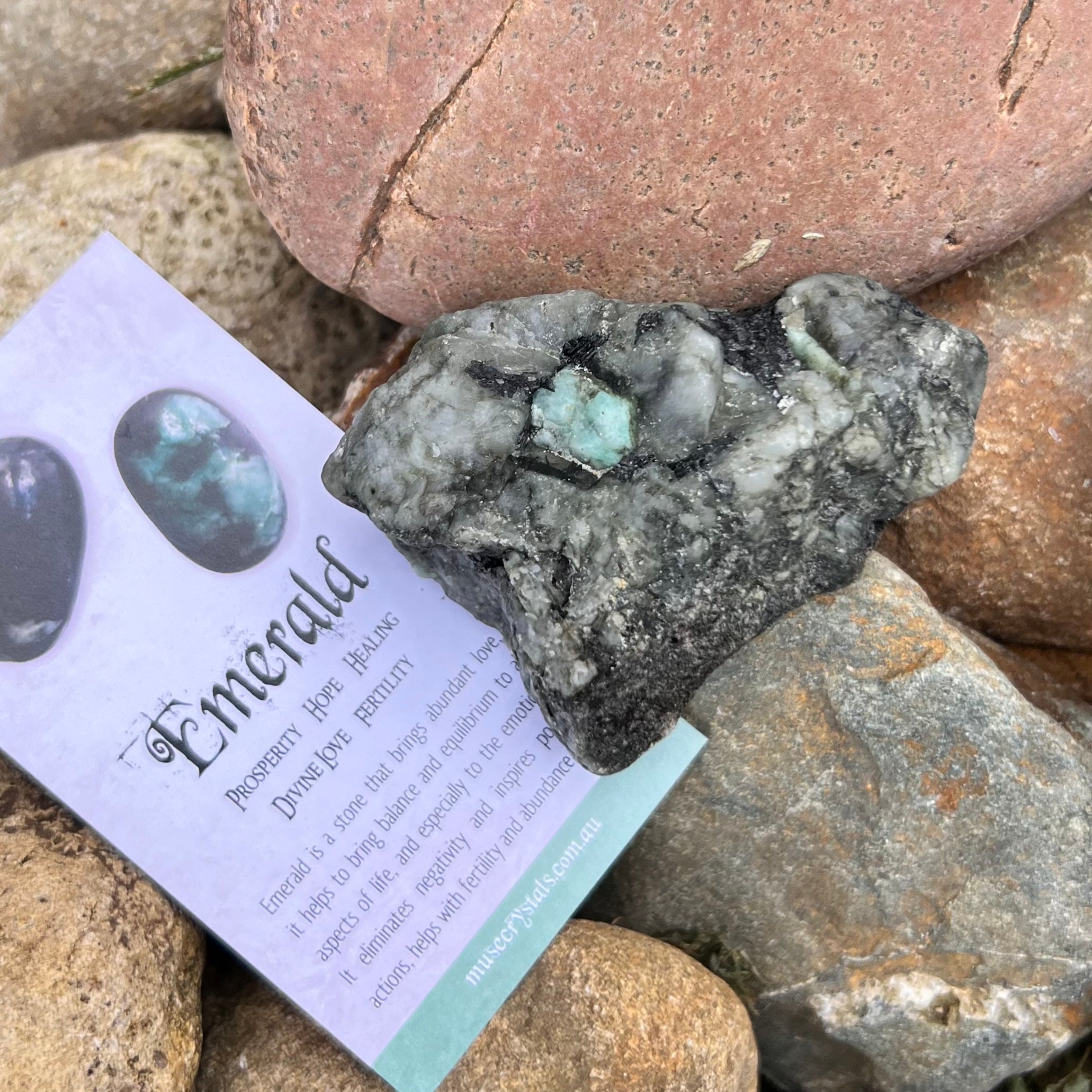 Raw Emerald on Matrix