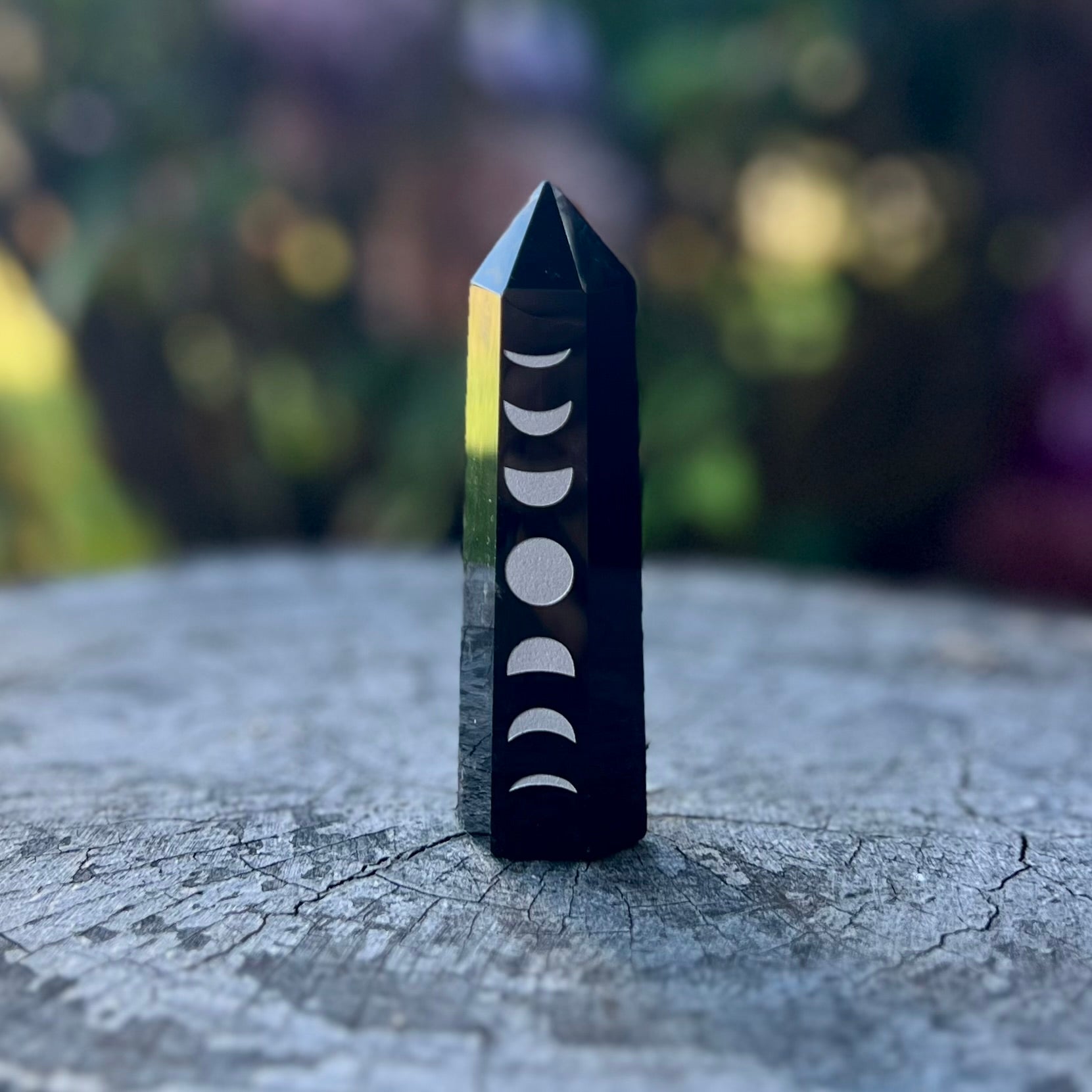 Halbrohe Spitze aus schwarzem Obsidian