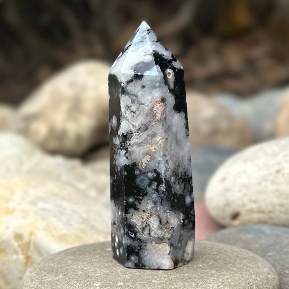 Black Flower Agate Tower