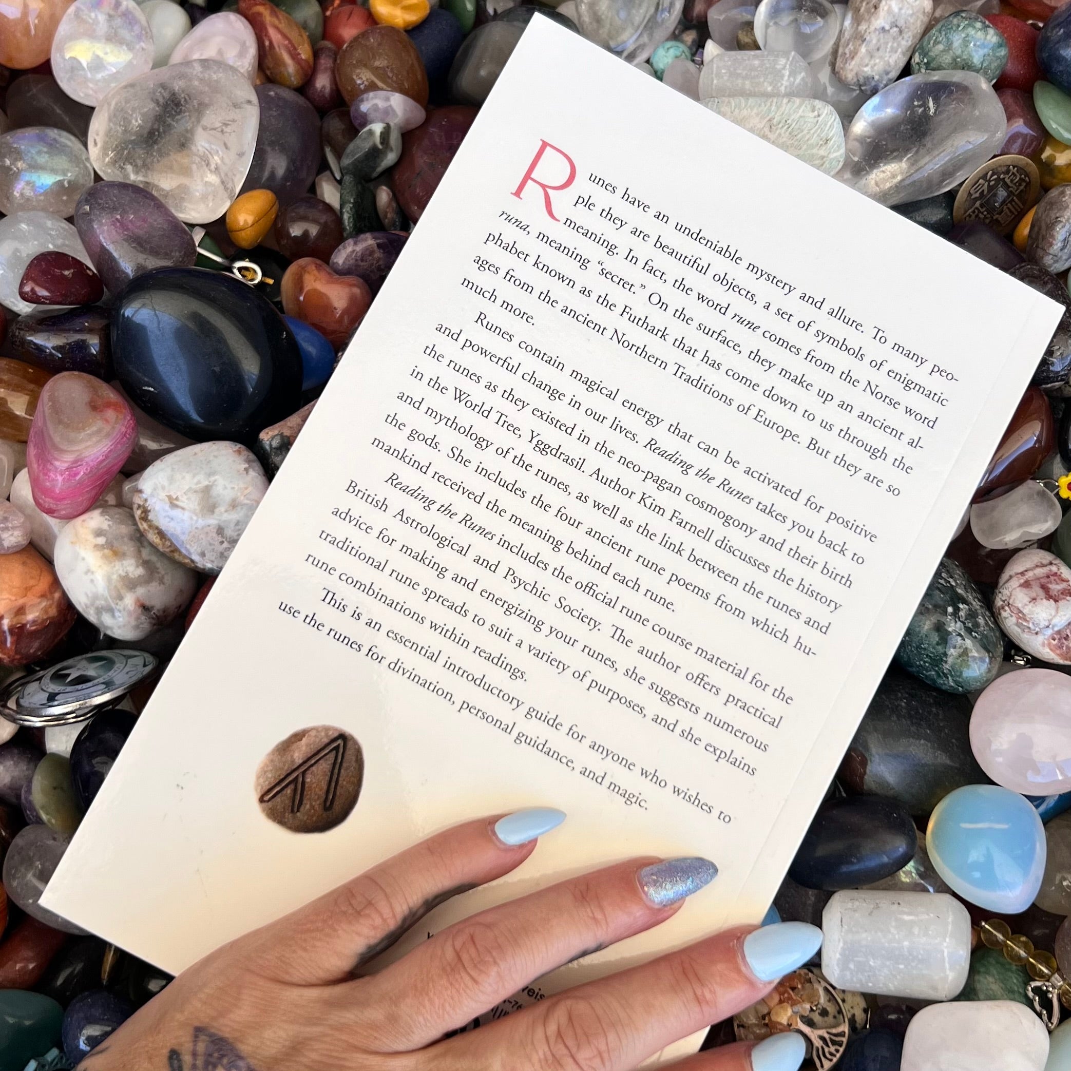Reading The Runes Book