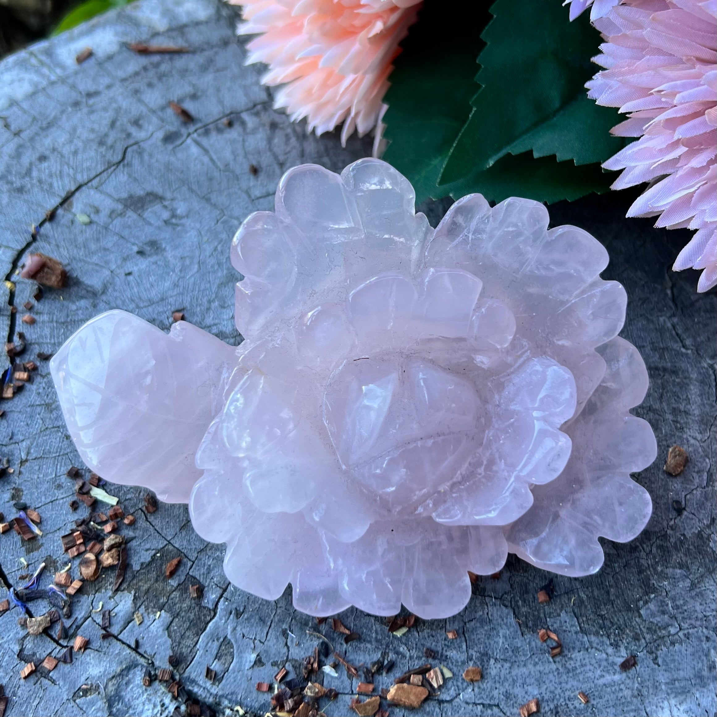 Sculpture de rose en cristal – Quartz rose