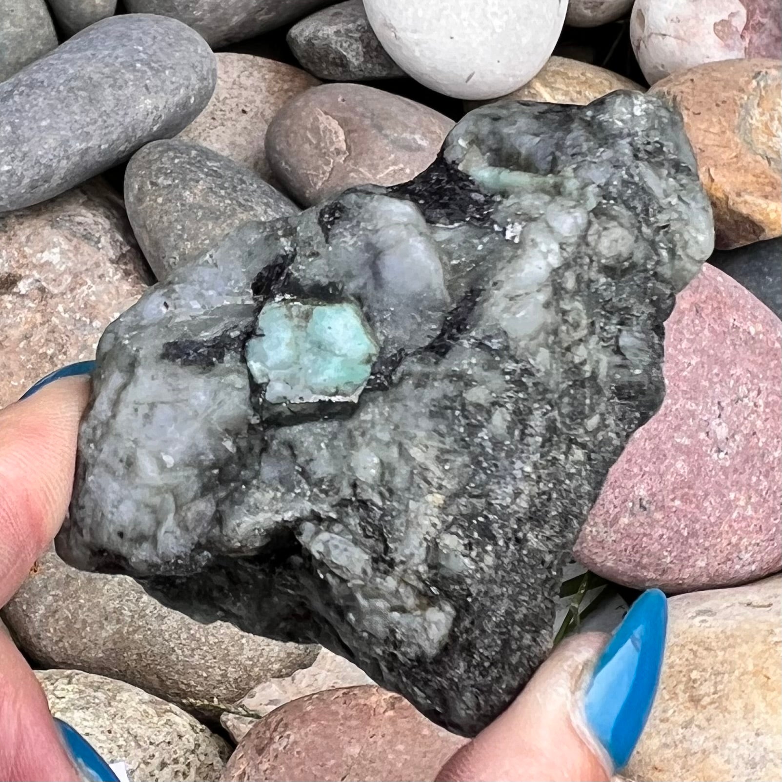 Raw Emerald on Matrix