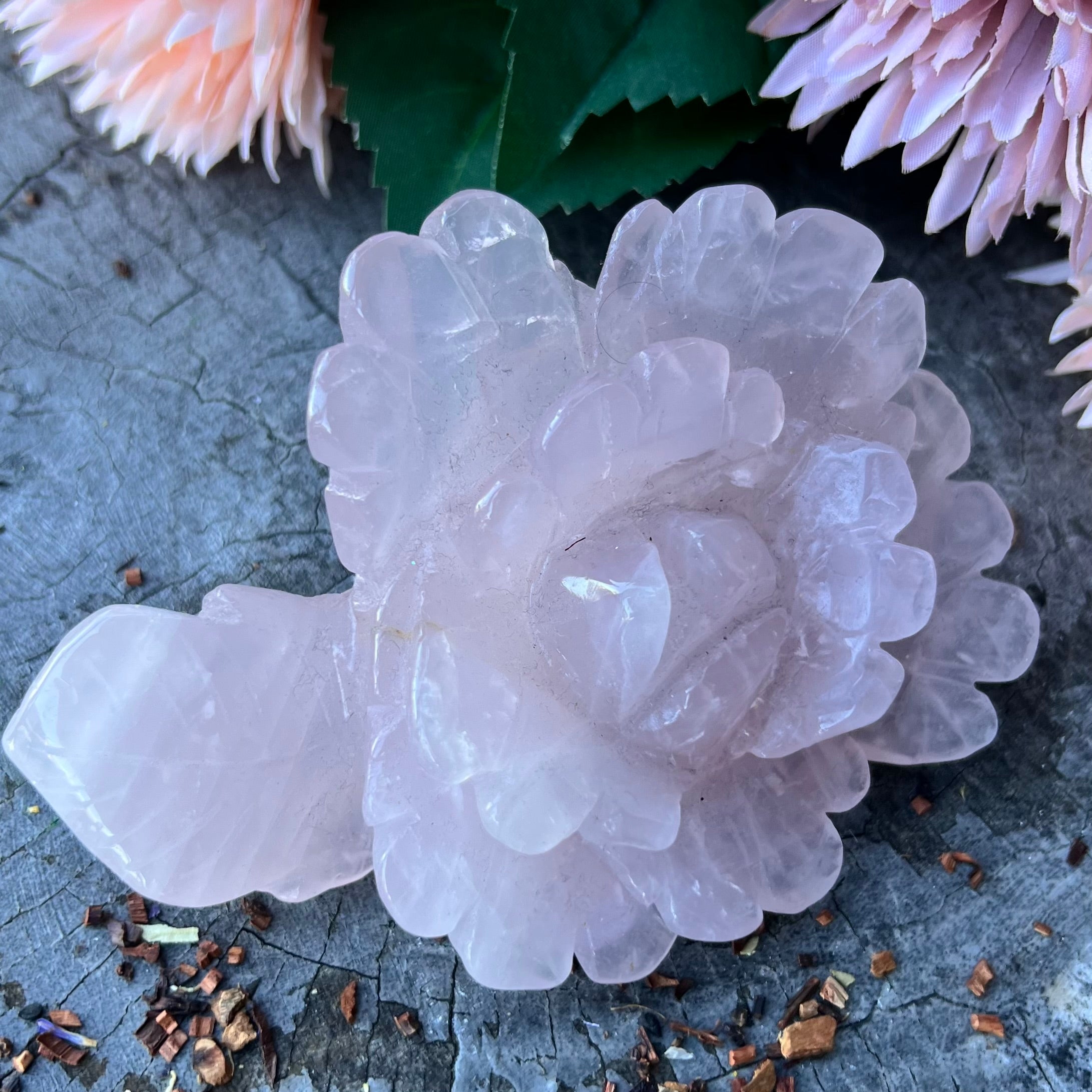 Sculpture de rose en cristal – Quartz rose
