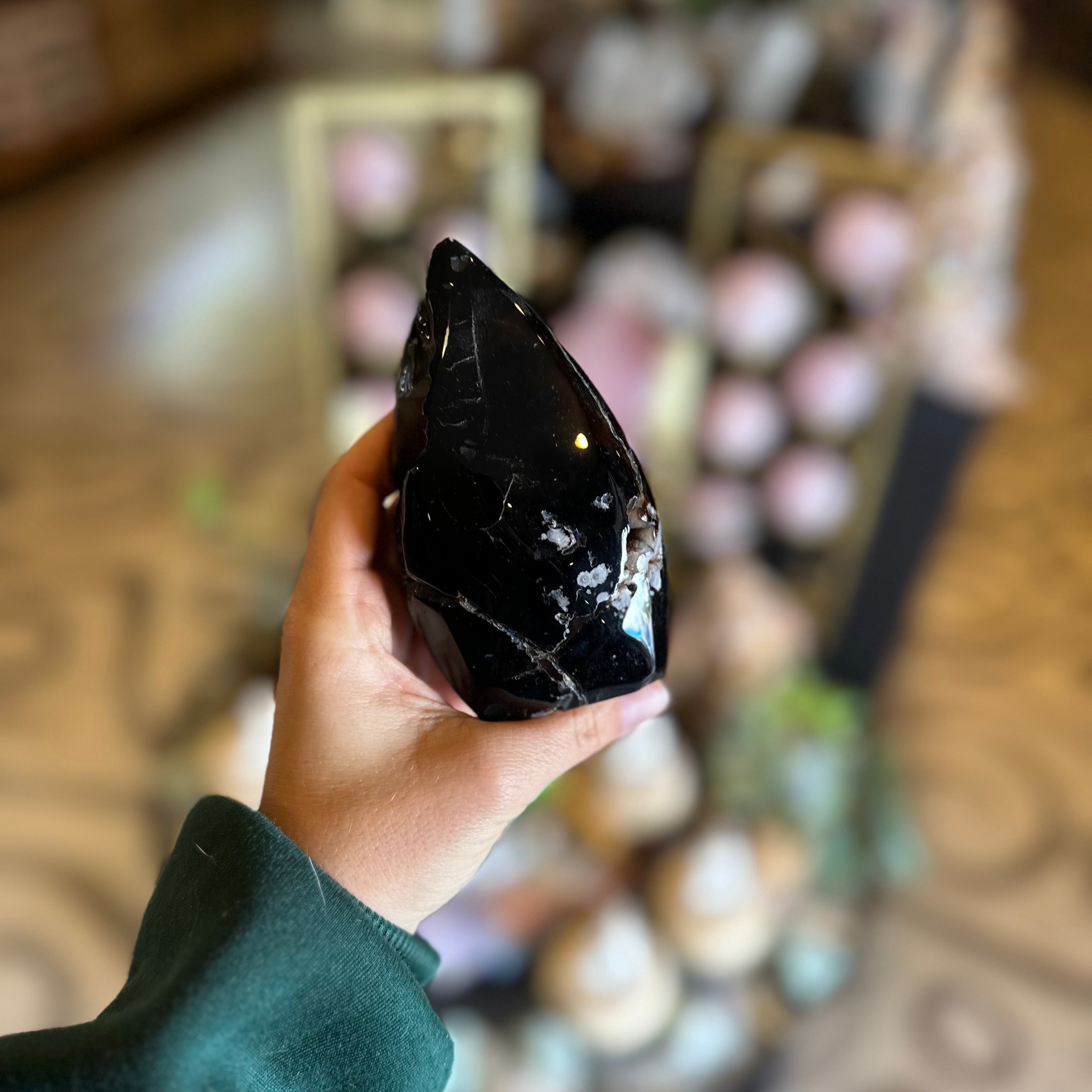 Black Flower Agate Carving