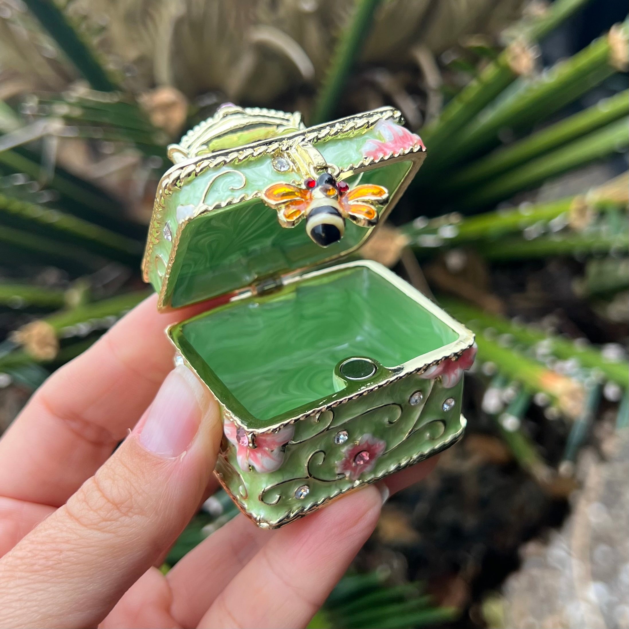 Bee Box ~ Trinket Box