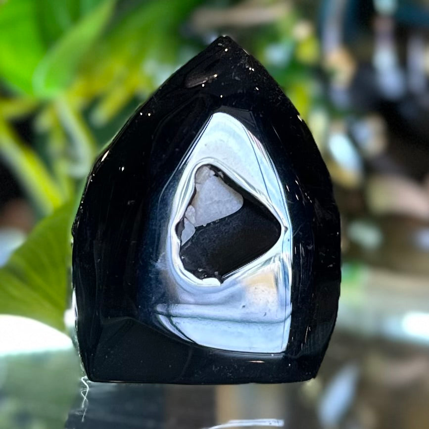 Black Flower Agate Carving