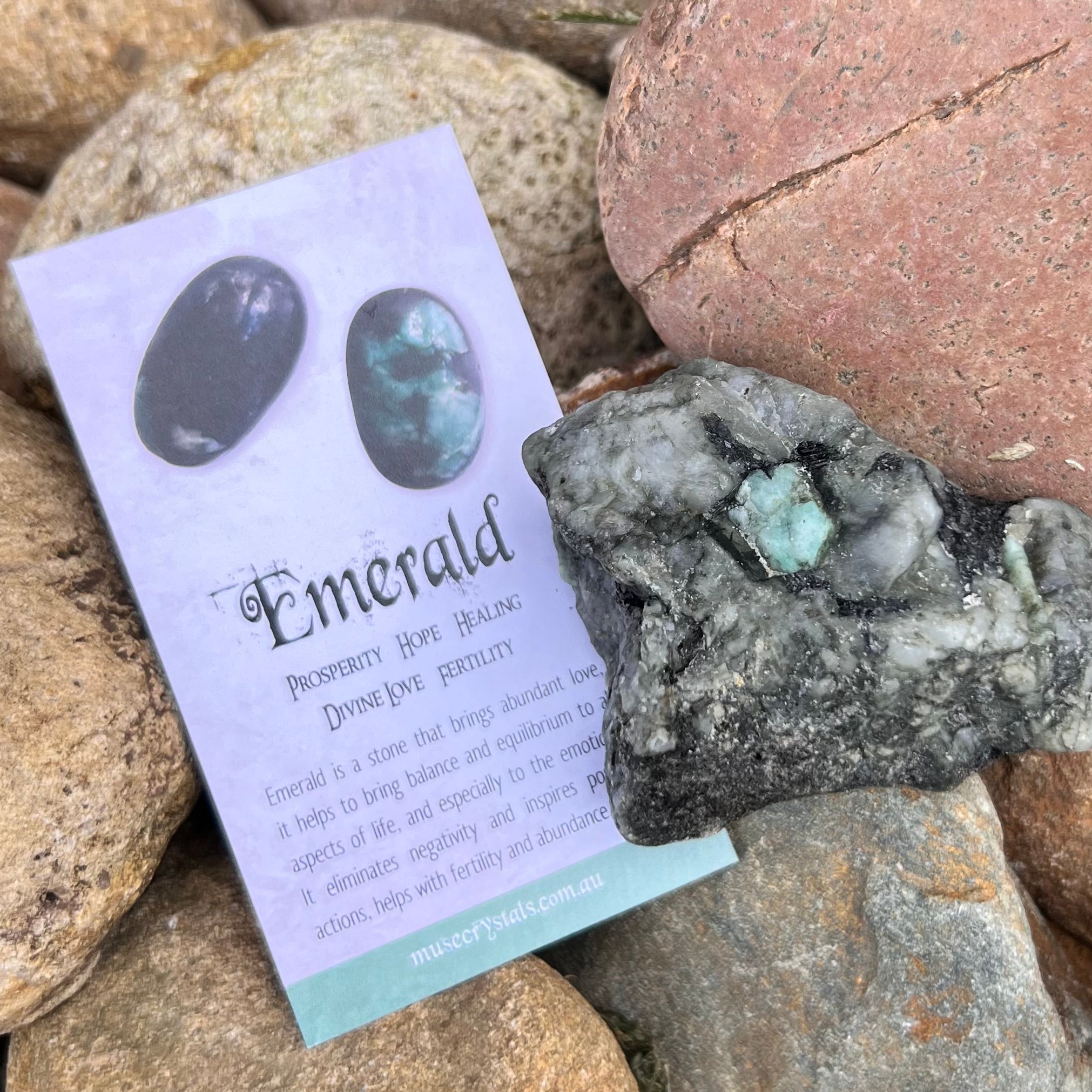 Raw Emerald on Matrix
