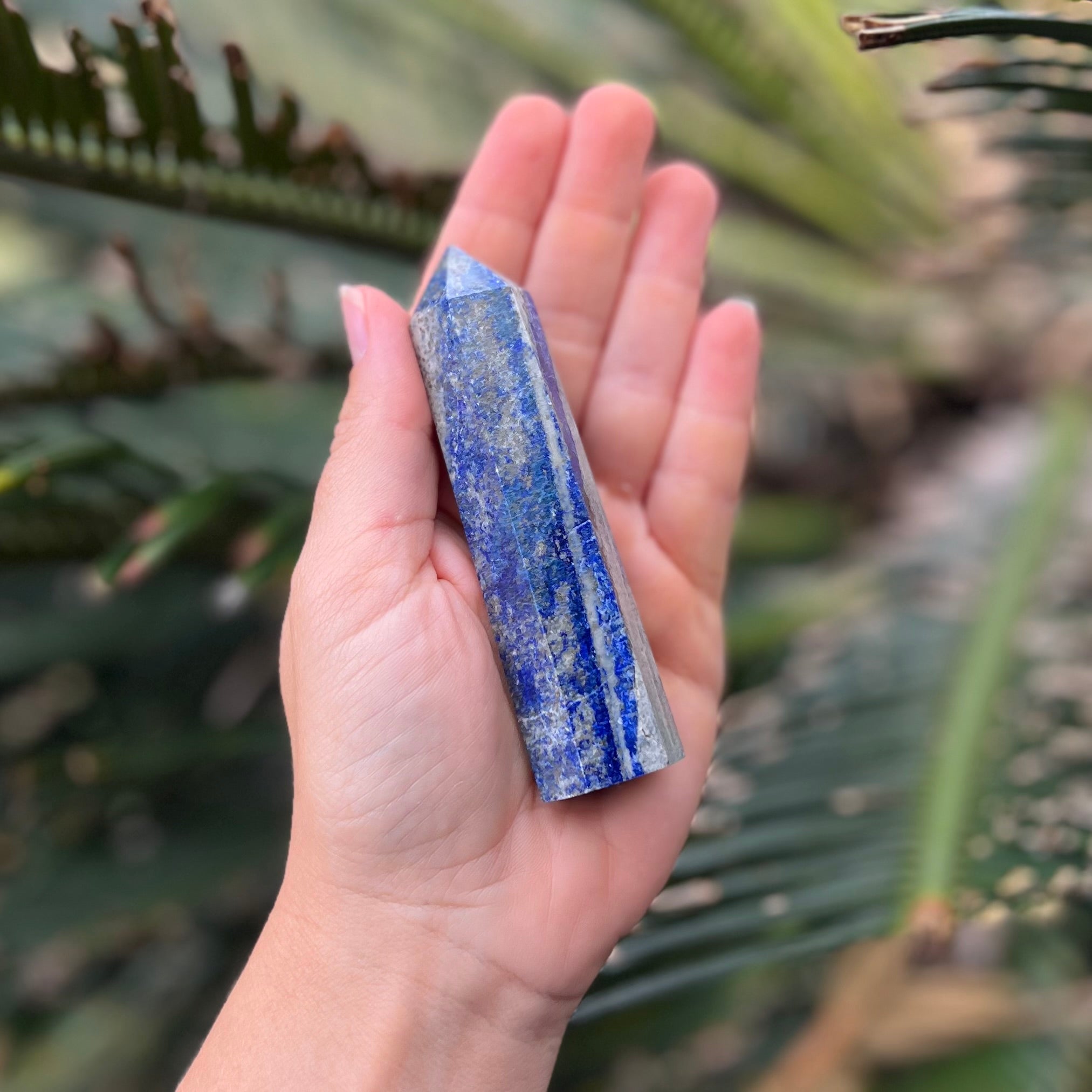 Tour génératrice moyenne en lapis-lazuli